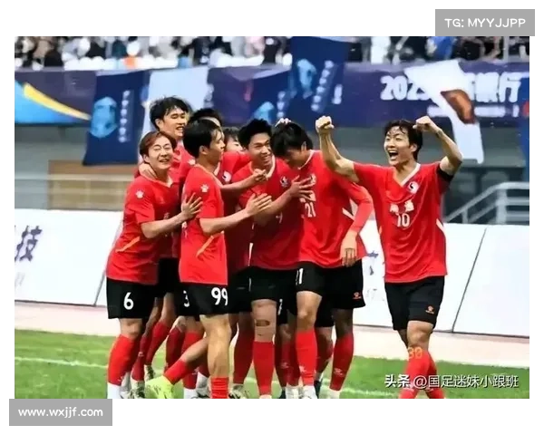 东亚杯文化氛围升温 韩日足球周边商品热销引发粉丝狂潮 东亚杯文化氛围升温 韩日足球周边商品热销引发粉丝狂潮